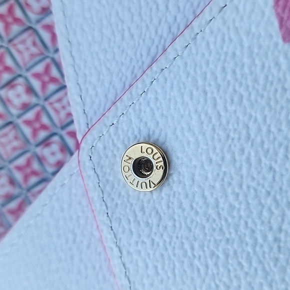 Louis Vuitton Kirigami Pochette Medium Pink By the Pool Collection 2023 - Picture 10 of 11